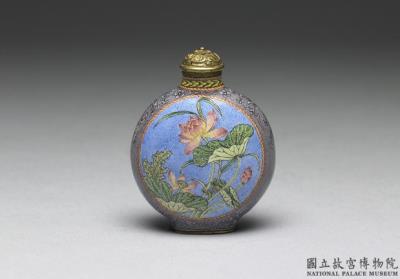 图片[2]-Copper-body painted enamel snuff bottle with peony and lotus panel designs and a purple background, Qing dynasty, Yongzheng reign (1723-1735)-China Archive